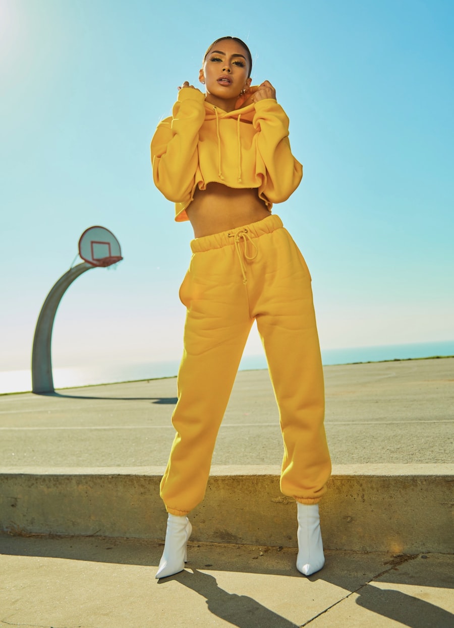 Look 04 — Yellow tracksuit, court